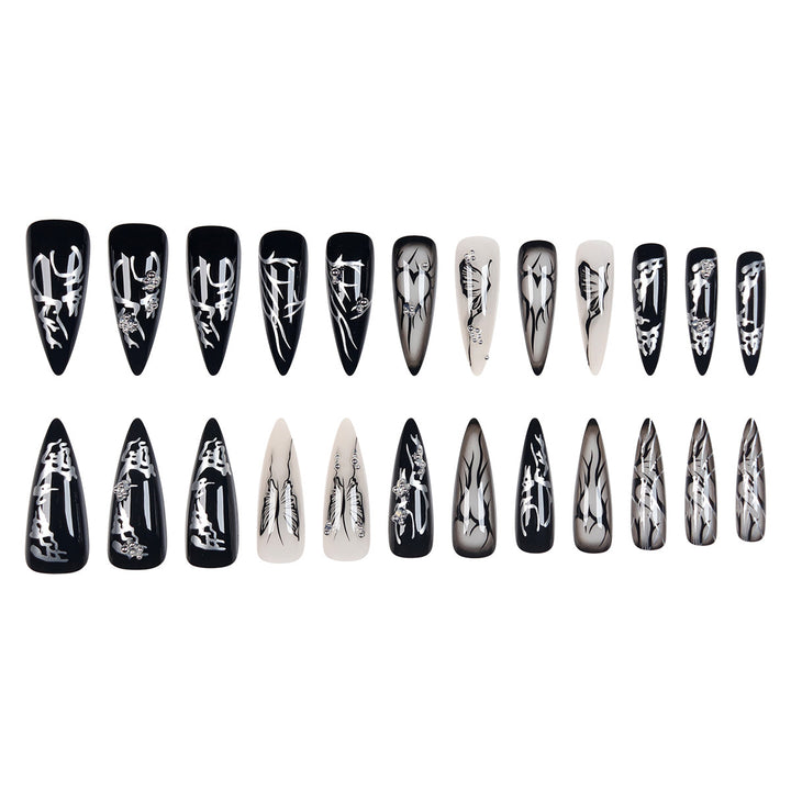 Gothic-inspirierte Stiletto Press-On Nägel Karnz
