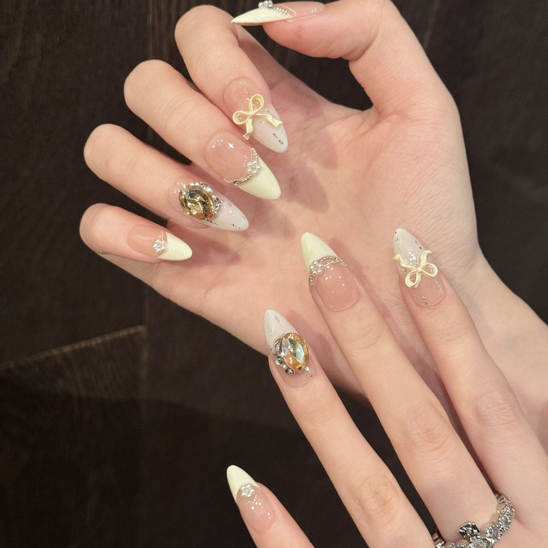 Dekorative Strass Presse-Nagel-Set Karnz