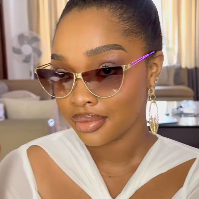 Damen Cat-Eye Sonnenbrille mit stilvollem Metallrahmen und schützendem UV-Filter Karnz
