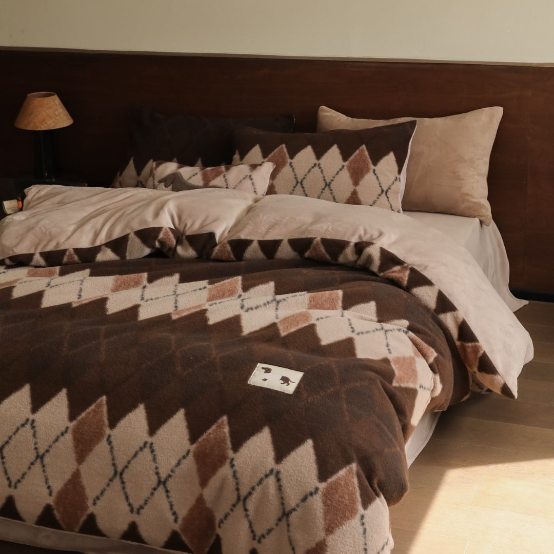 Premium Microfleece-Bettgarnitur mit Rautenstruktur und wärmendem Kuschelüberwurf
