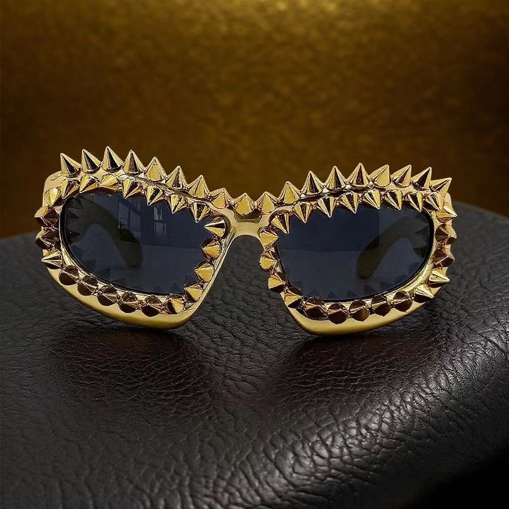 Damen Statement-Sonnenbrille mit kreativen Nietenakzenten Karnz