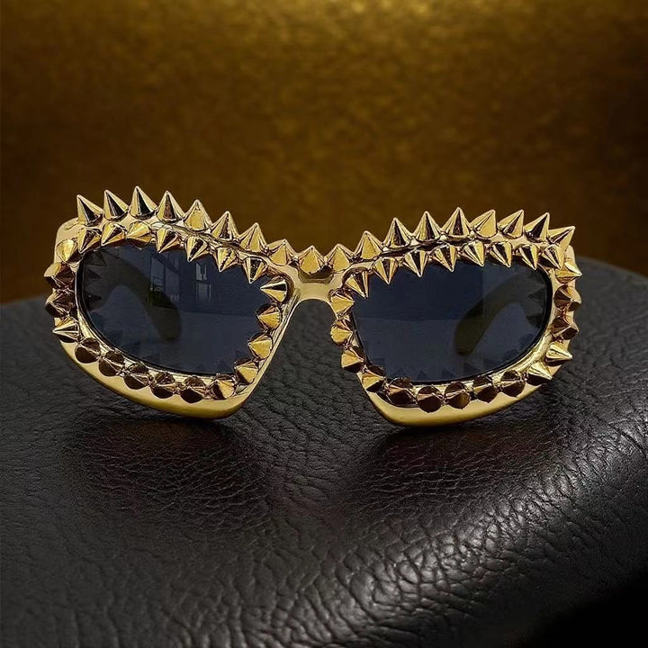 Damen Statement-Sonnenbrille mit kreativen Nietenakzenten Karnz