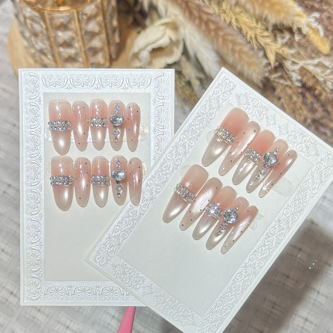 Dekorative Strass Press-On Nägel
