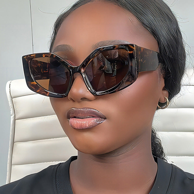 Damen auffällige Sonnenbrille mit oversized Design und modischem Farbverlauf Karnz