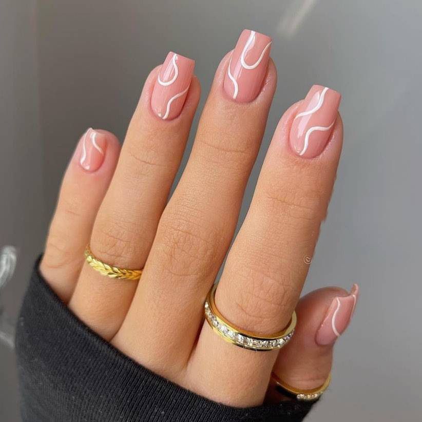 Elegante französische Tipp Acryl Nagelkunst Karnz