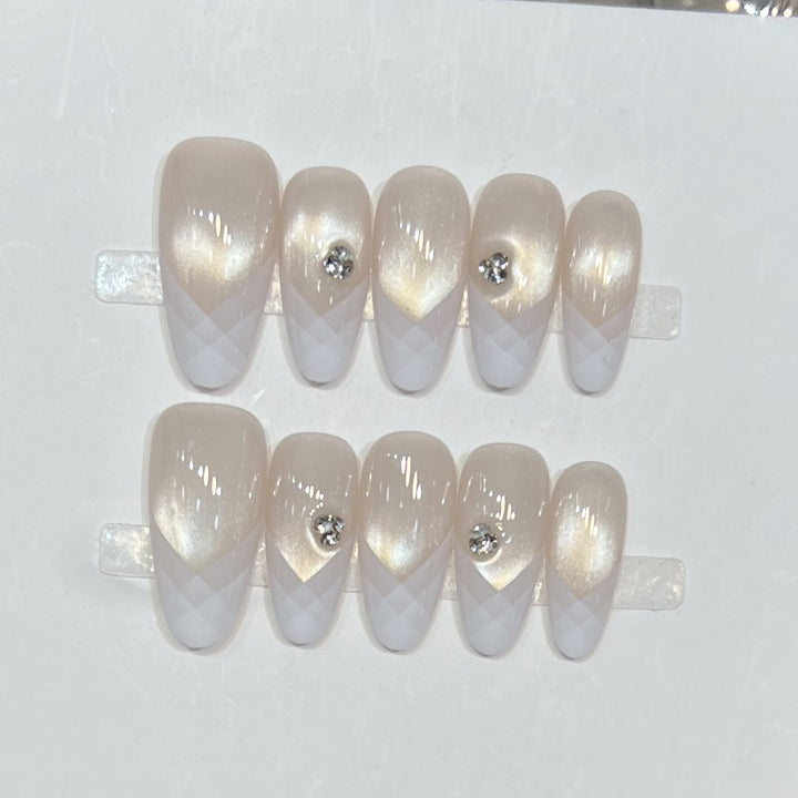 Elegantes geometrisches Press-On-Nagel-Set mit Strassdetails Karnz