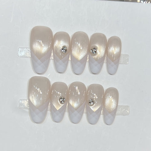 Elegantes geometrisches Press-On-Nagel-Set mit Strassdetails Karnz