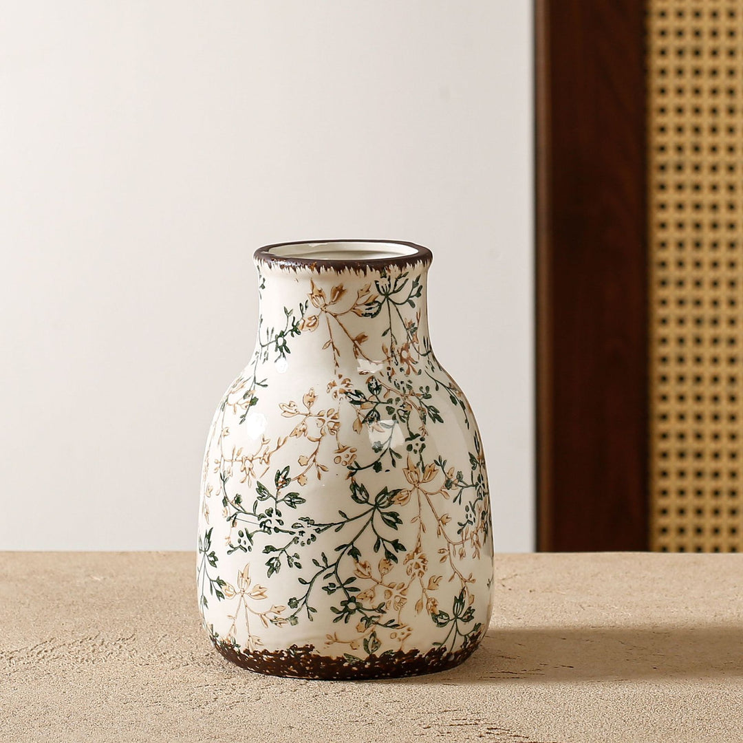 Elegante und kunstvoll verzierte Keramikvase Karnz