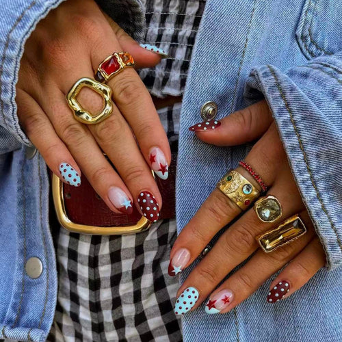 Kunstnagelset mit kreativen Retro-Designs Karnz