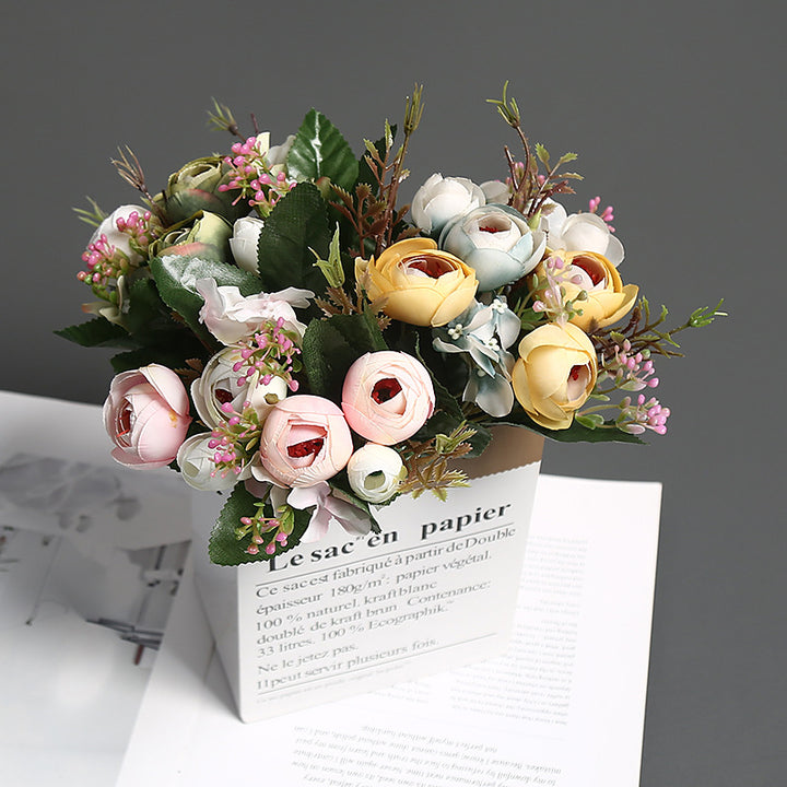 Realistischer Künstlicher Rosenstrauß