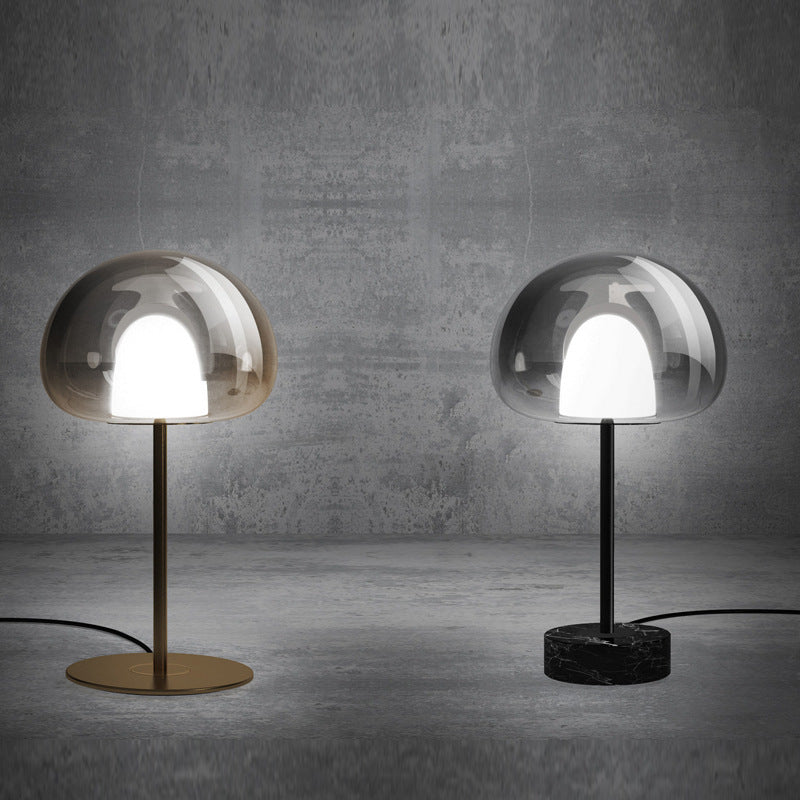 Moderne transparente Glastischlampe