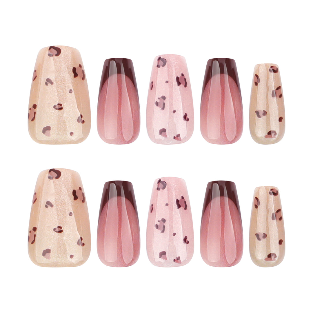 Kunstvolle Nagelverlängerungen mit elegantem Glitzer-Design Karnz