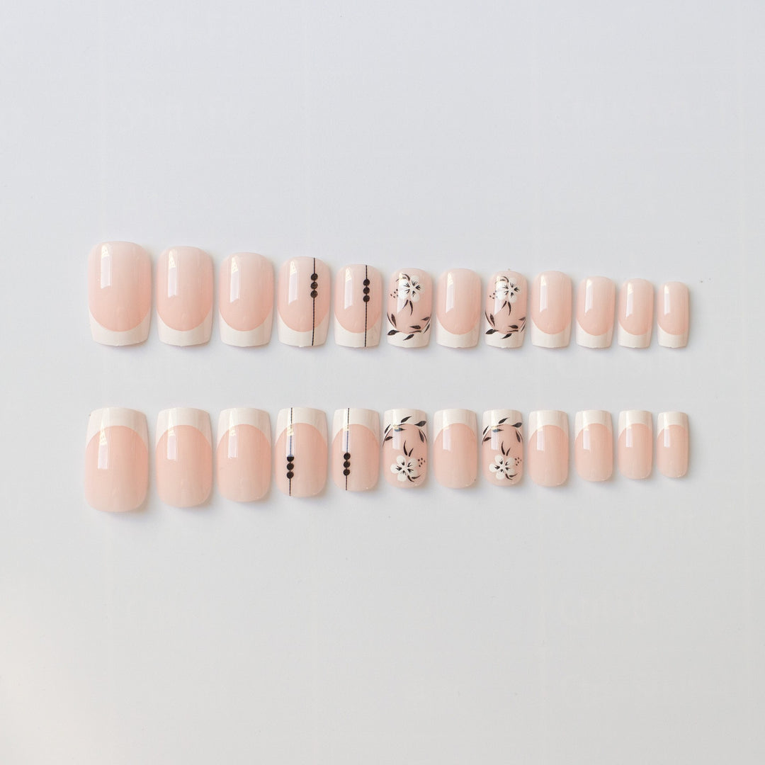 Elegantes florales French Tip Nagelkunst Set