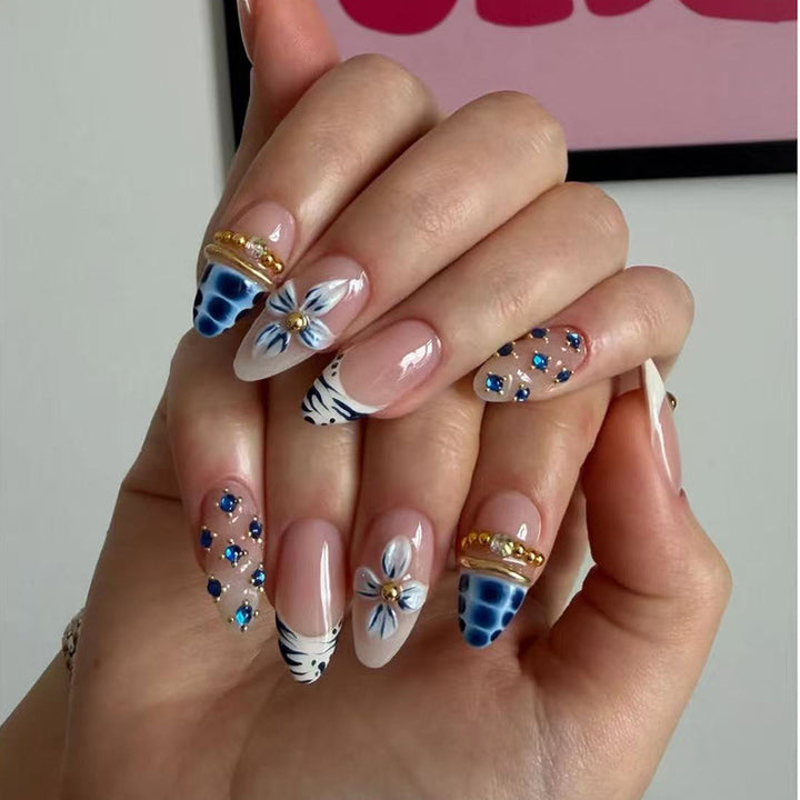 Elegante Künstlerische Press-On Nagelverlängerungen Karnz