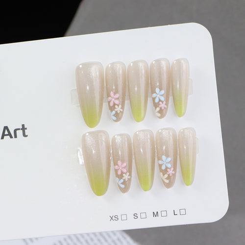 Elegante Ombre Press-On Nail Set mit floralen Akzenten Karnz