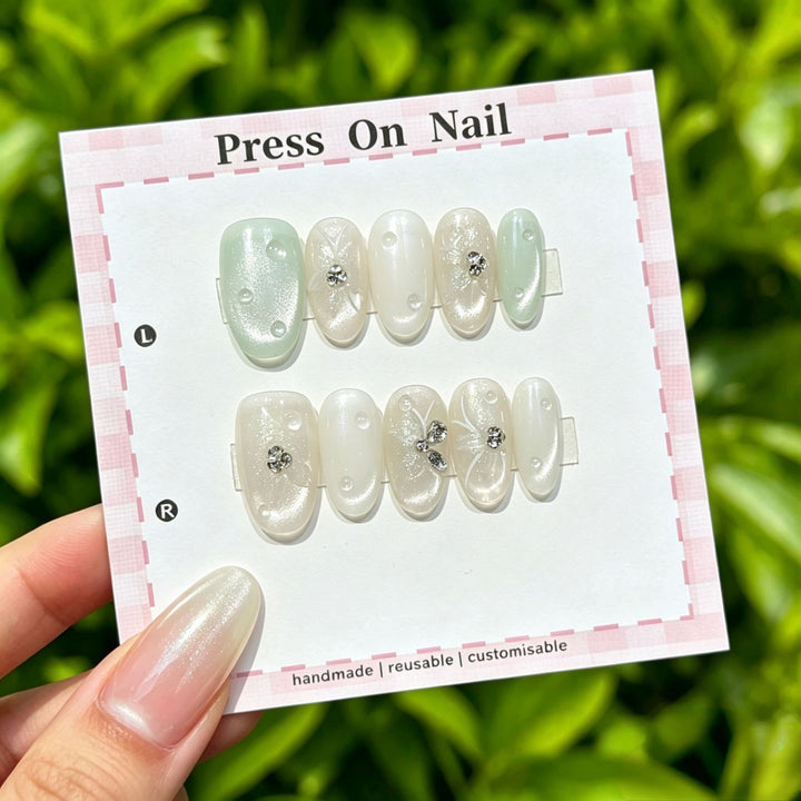Glamourös Press-On Nagelkunst Set mit dekorativen Strasssteinen