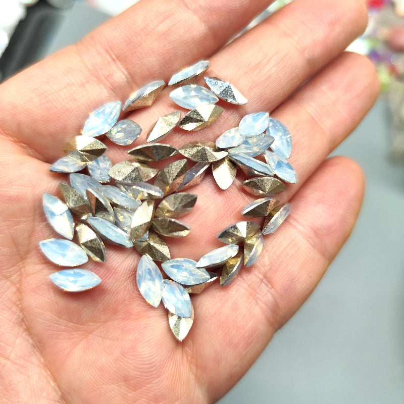 Glitzernde Acrylschmucksteine Karnz