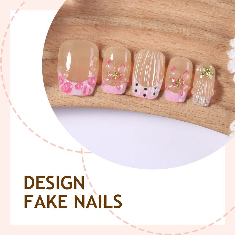 Kunstnagelset mit floralen Designs und eleganten Glitzerelementen Karnz