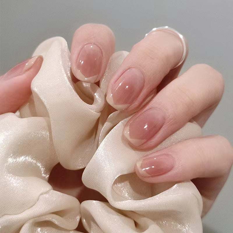 Natürliches Nageldesign Karnz
