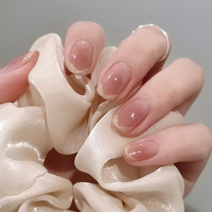 Natürliches Nageldesign Karnz
