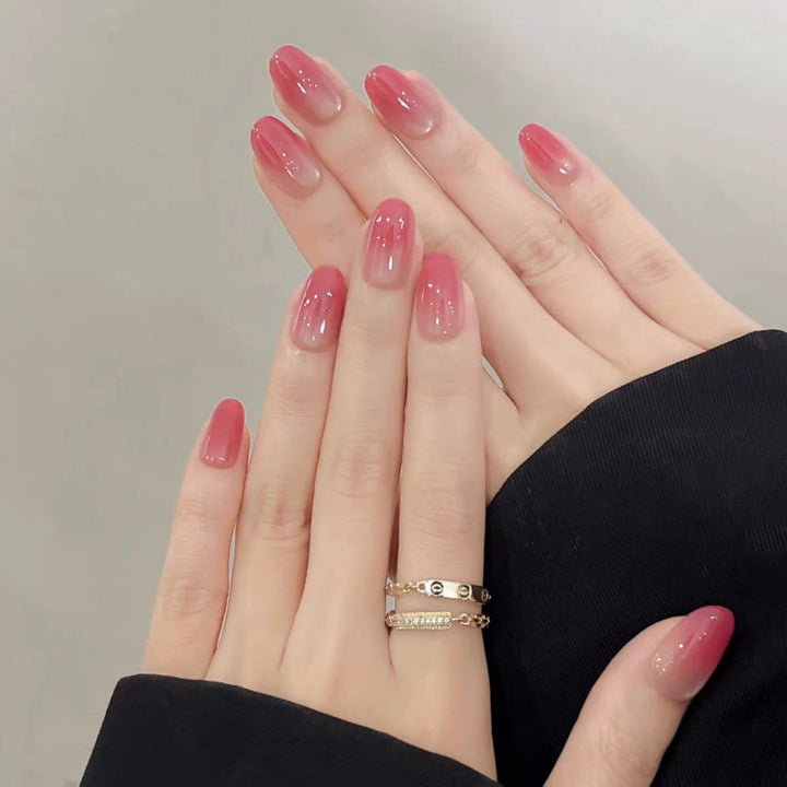 Kunstnägel mit Elegantem Ombre-Effekt und Glitzer Karnz
