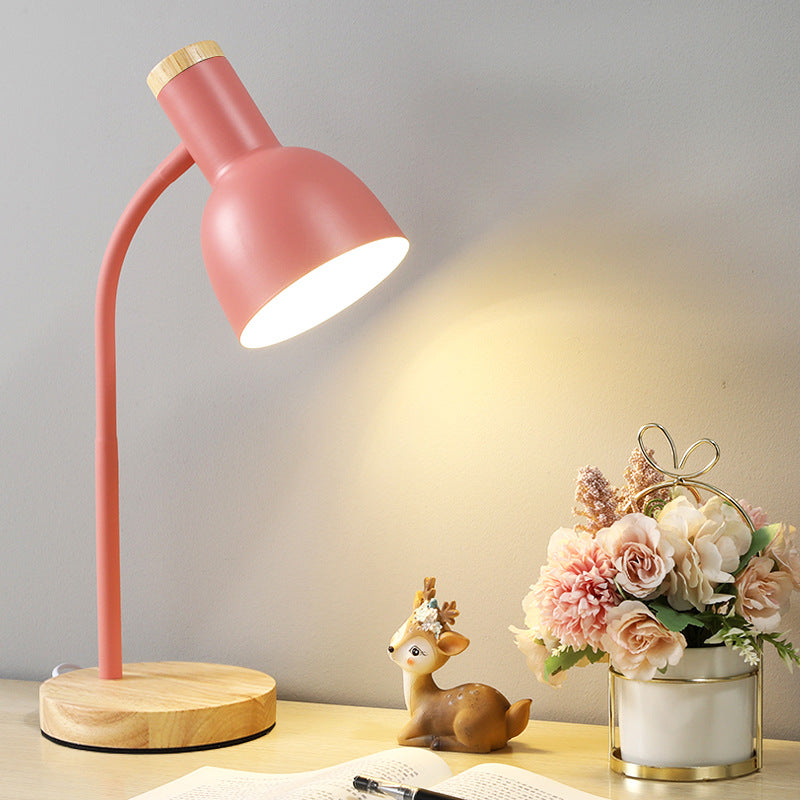 Moderne Schreibtischlampe mit verstellbarem Arm