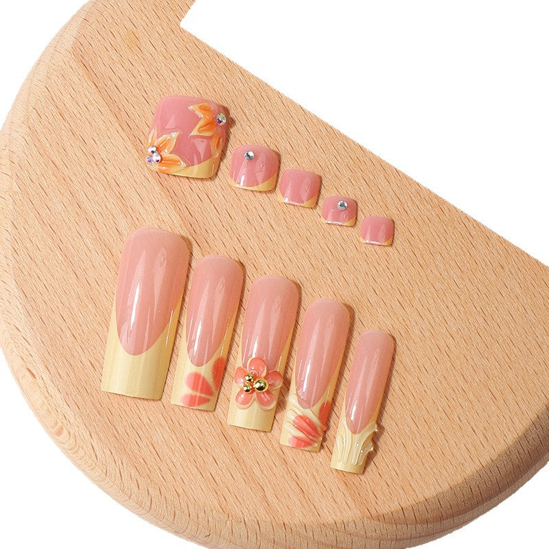 Französisch inspiriertes Blumen Press-On Nagelset Karnz