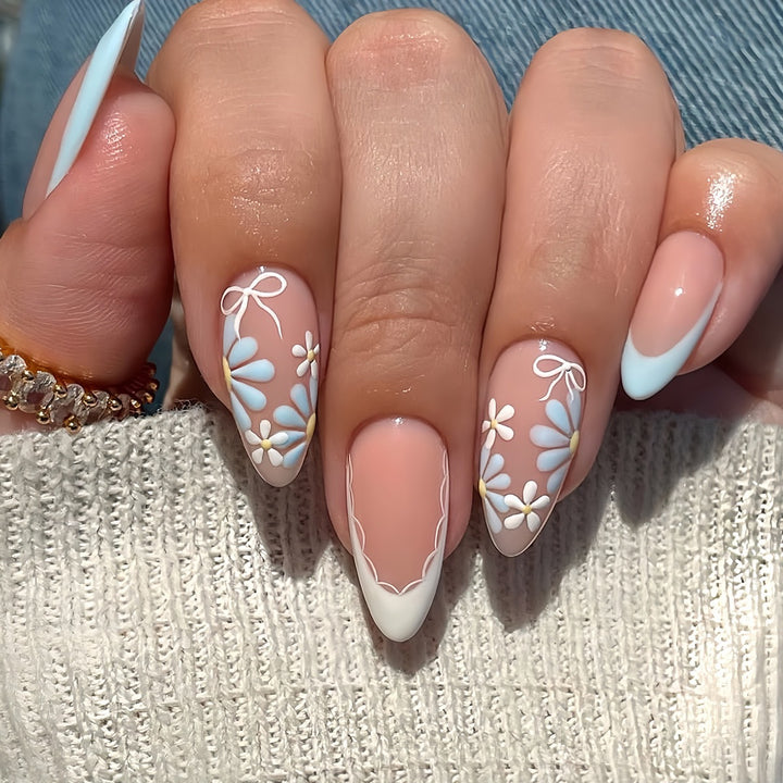 Elegante florale Nagelkunst Verbesserungen Karnz