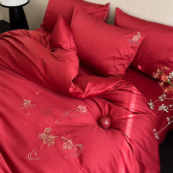 Premium-Bettwäschegarnitur aus Baumwollsatin mit Koi-Stickerei und dekorativer Bordüre