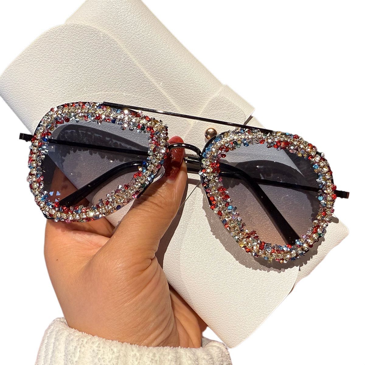 Damen Sonnenbrille mit extravagantem Strassrahmen Karnz