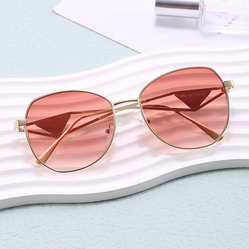 Damen modische geometrische Sonnenbrille mit einzigartigem Rahmen Karnz
