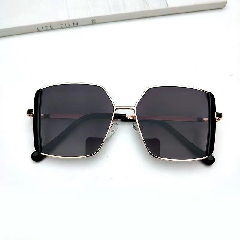 Damen oversized Sonnenbrille mit glamourösem Rahmen Karnz