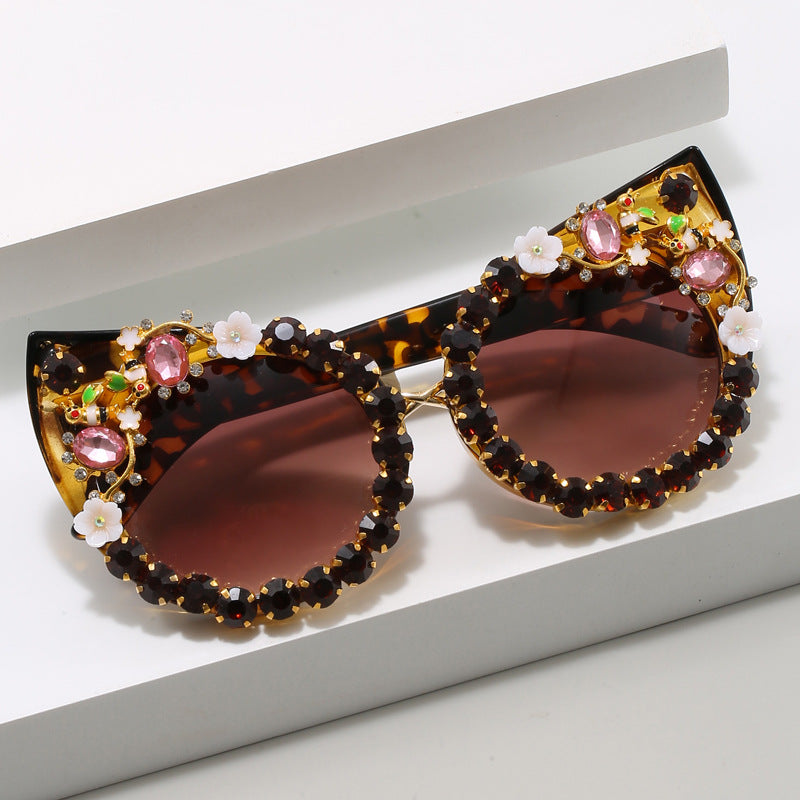 Damen Herzförmige Sonnenbrille mit funkelnden Akzenten Karnz