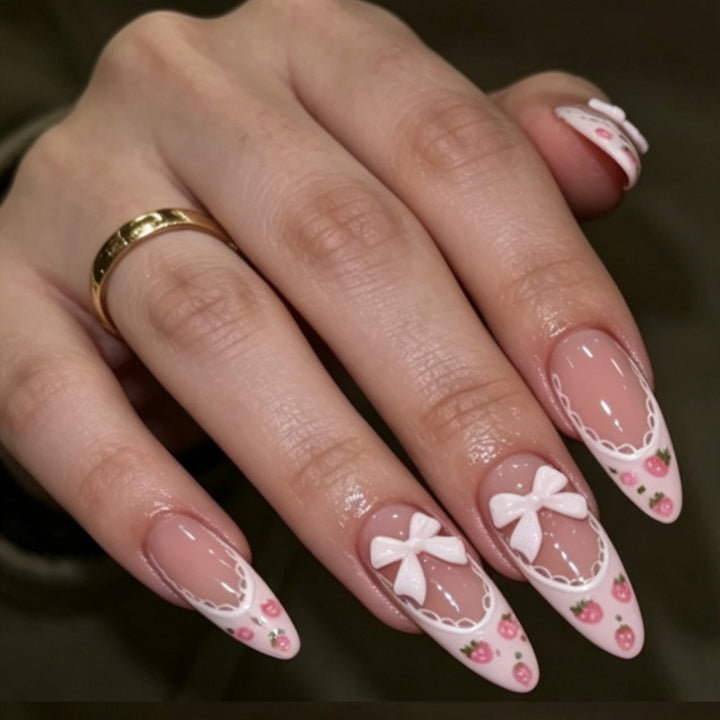 Elegante Stiletto Press-On Nägel mit floralem und Schleifenakzenten Karnz