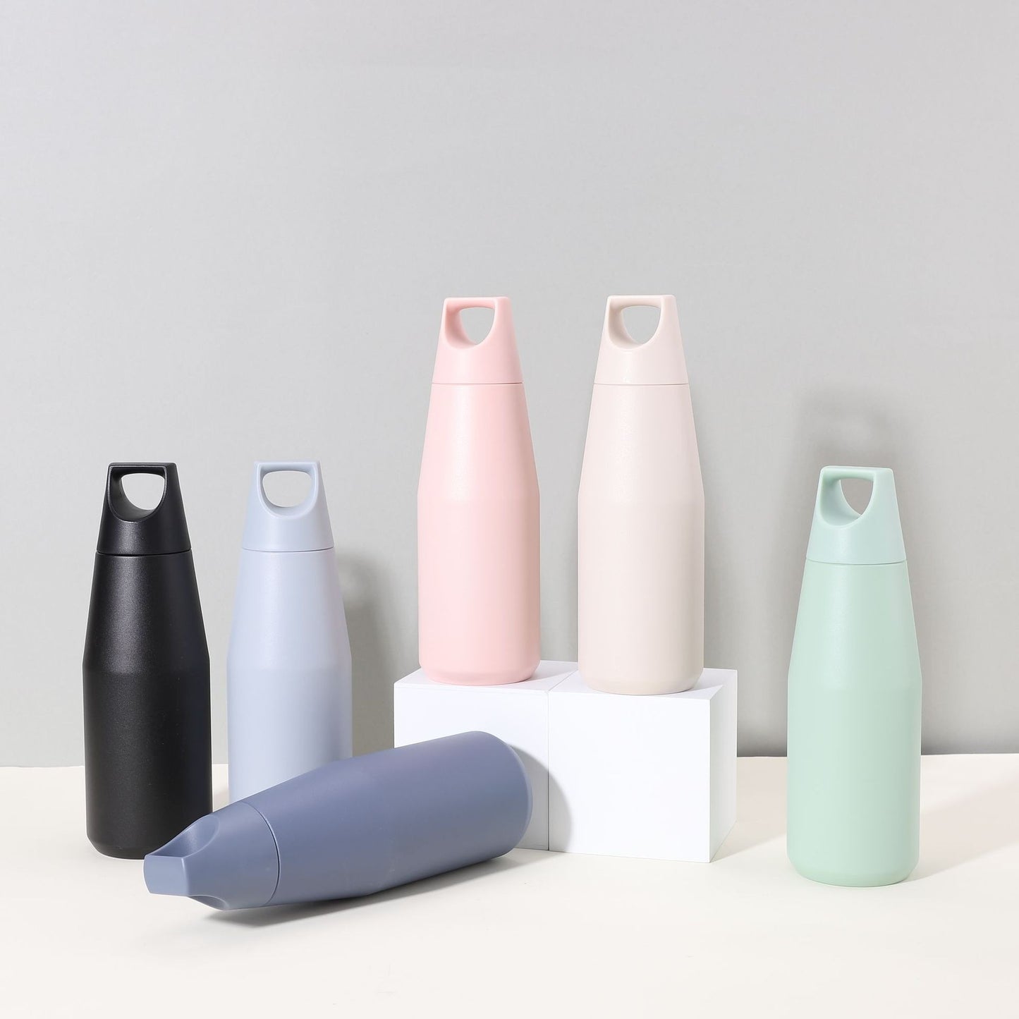 Damen stylische Isolierflasche mit ergonomischem Tragegriff Karnz