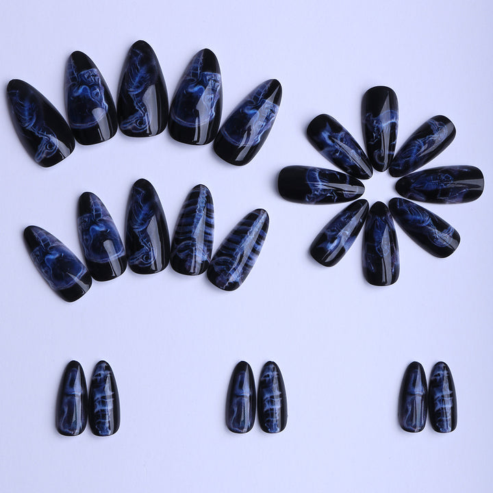 Künstliche Fingernägel mit Modernem Gothic Design Karnz