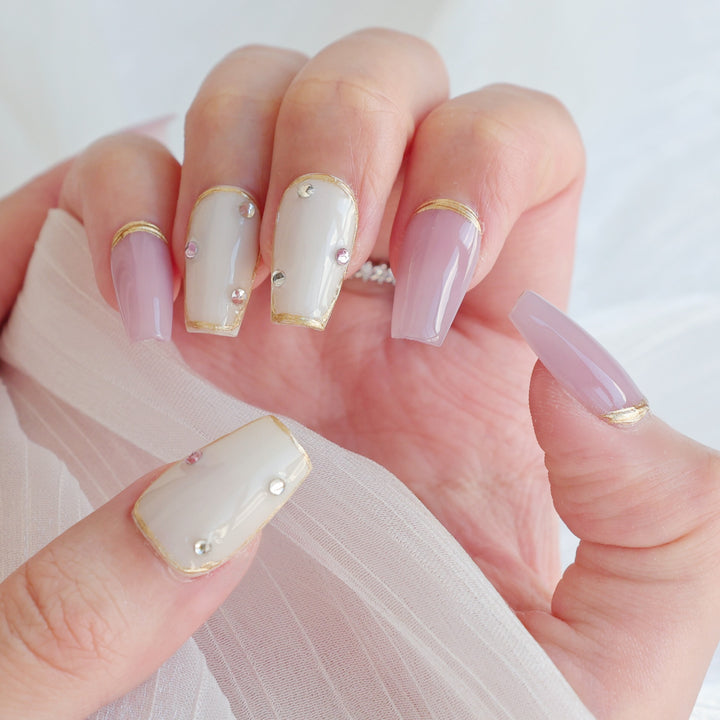 Künstlerisches Press-On Nagelkunstset mit Herz- und himmlischen Designs