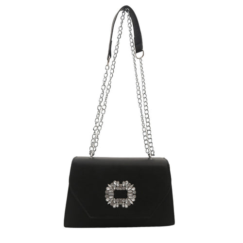 Elegante Handtasche mit Kettendetail für den Abend
