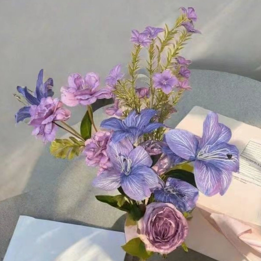 Künstlicher Blumenstrauß mit feinen, realistischen Blüten Karnz