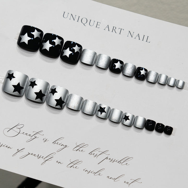 Sternenbesetzte Nagelkunst