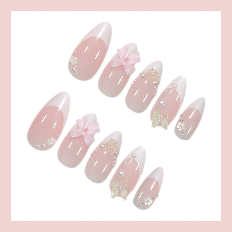 Kunstnagelset mit eleganten 3D-Blüten und trendigen Spitzen Karnz