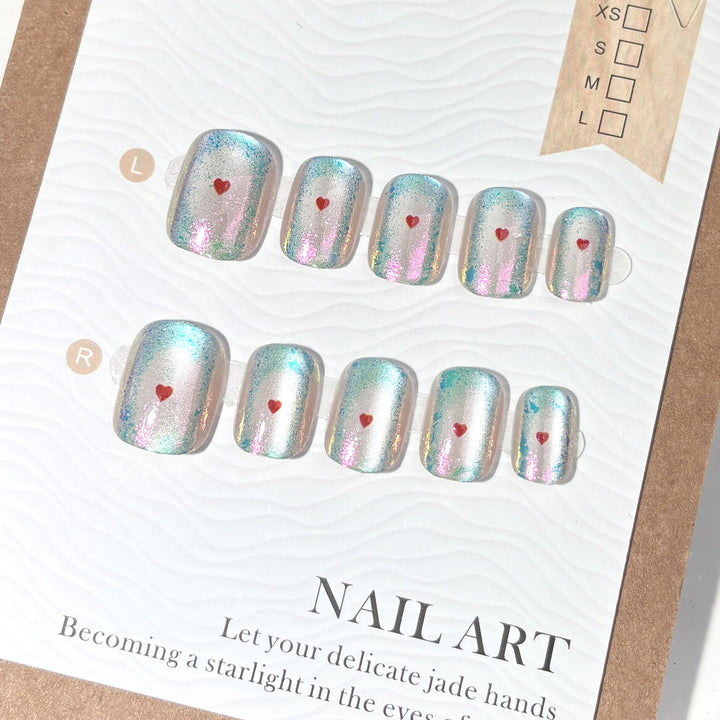 Dekoratives Press-On Nagelkunst-Set mit Herzakzenten