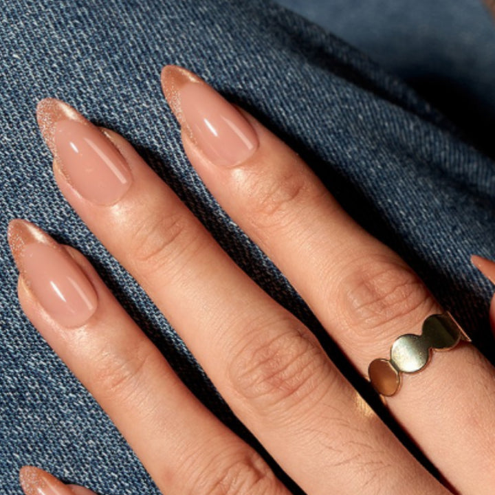 Elegante mandelförmige Press-On Nägel Karnz