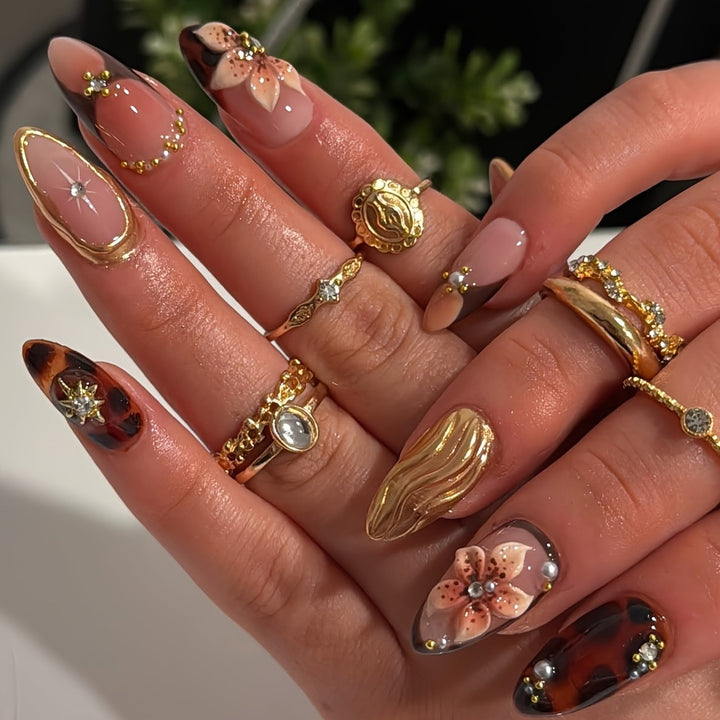Dekorative Nagelkunst Karnz