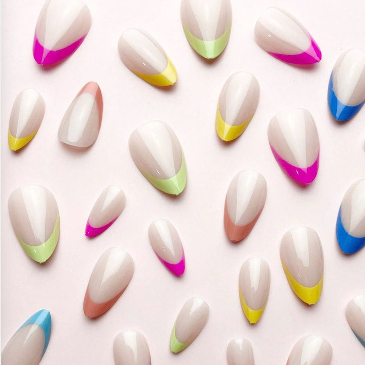 Kunstnagelset mit buntem French Design Karnz