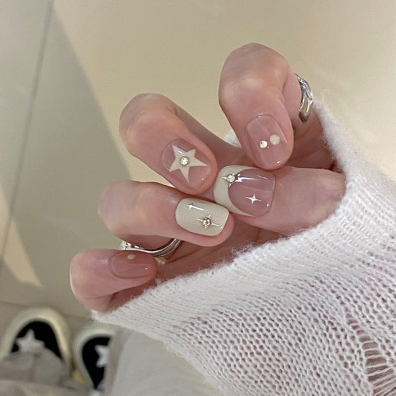 Künstlerisches Press-On-Nagelset mit einzigartigen Stern- und Edelsteindesigns Karnz