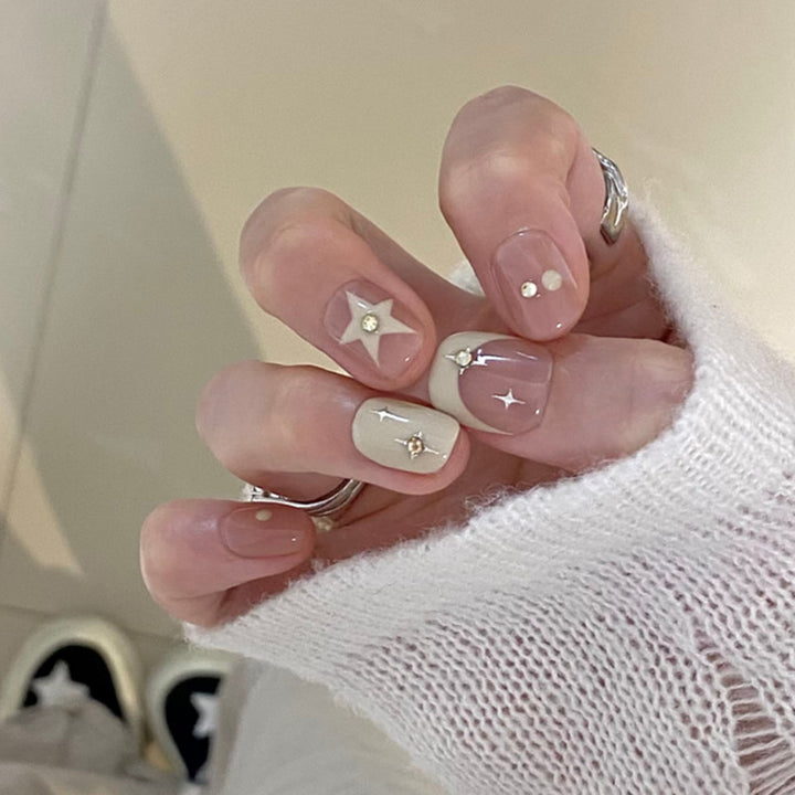 Künstlerisches Press-On-Nagelset mit einzigartigen Stern- und Edelsteindesigns Karnz
