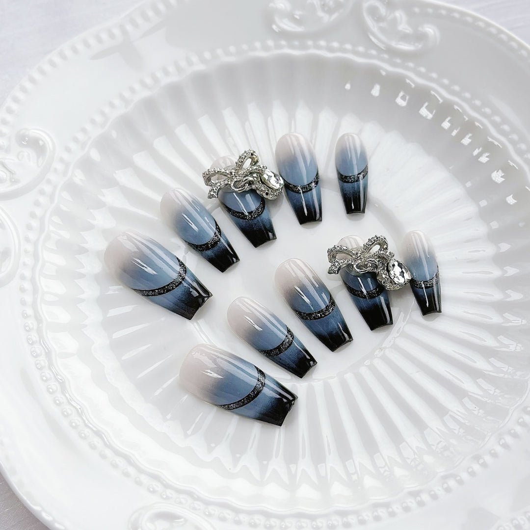 Ombre Nagelkunst Set mit dekorativem Schmuck