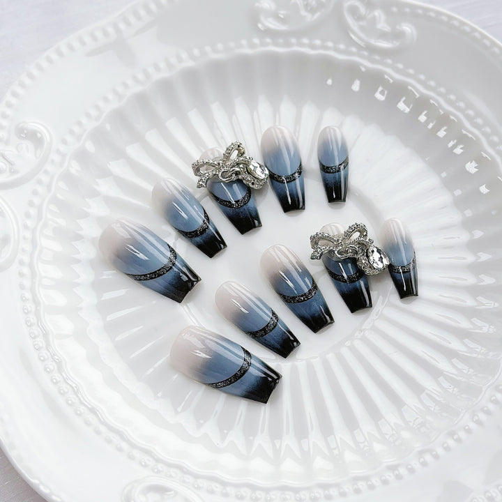 Ombre Nagelkunst Set mit dekorativem Schmuck