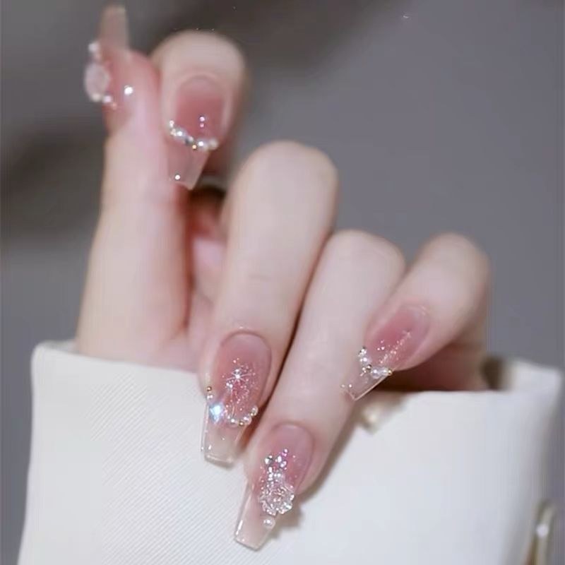 Elegante Herz-Design Kunstfingernägel Karnz